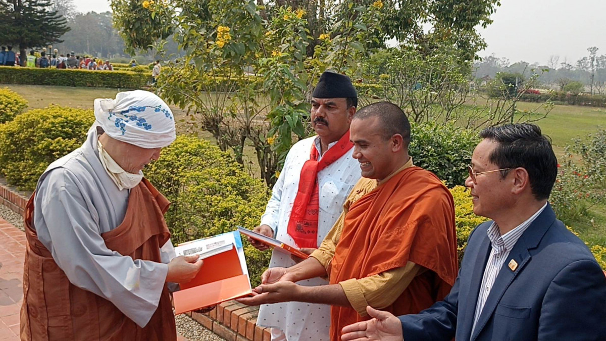 दक्षिण कोरियाका २ सय बौद्ध तीर्थयात्री १ हजार किलाेमिटर हिडेर लुम्बिनीमा