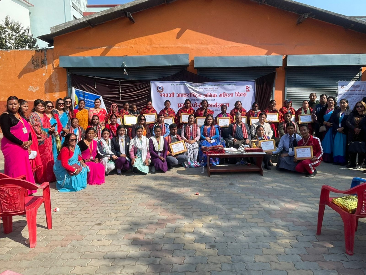 अन्तर्राष्ट्रिय श्रमिक महिला दिवस : सिद्धार्थनगरमा महिला सरसफाईकर्मीहरु सम्मानित